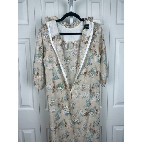 Vintage JaneM Honolulu House Dress Muu Muu Cream Floral Modest House Robe Medium - Picture 5 of 7